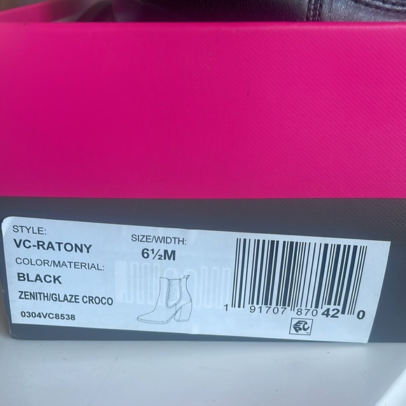 NWT Vince Camuto Ratony Black Leather Bootie Women's size 6 1/2 - Picture 5 of 6